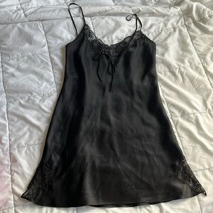 Jones New York perfect black lace slip dress with bows and side slits